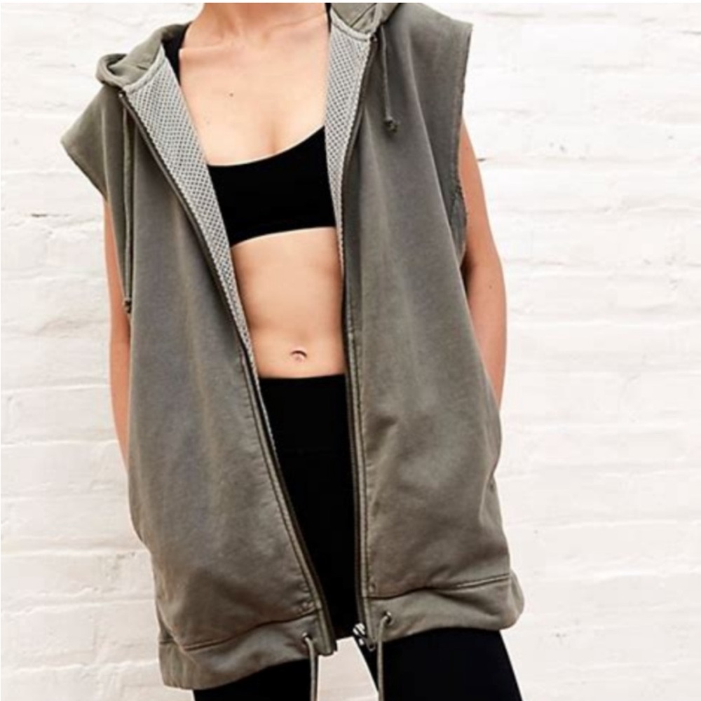 FP / Vagabond Vest in Khaki - Picture 2 of 7